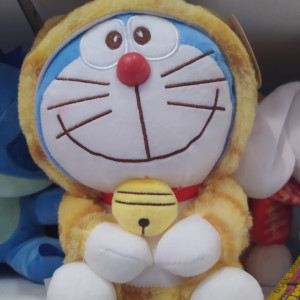 Peluche de Doraemon con traje de gato