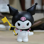 Figura Kuromi 22 cm con Aroma, Muñeca de Decoración Gigante Sanrio