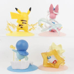 Figuras de Pokémon medianas con bases decoradas