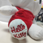 Peluche de Hello Kitty overol rojo, Sanrio